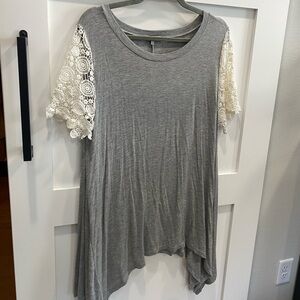 Lace Cap Sleeve Asymmetrical Hem Basic Tee Top | Large